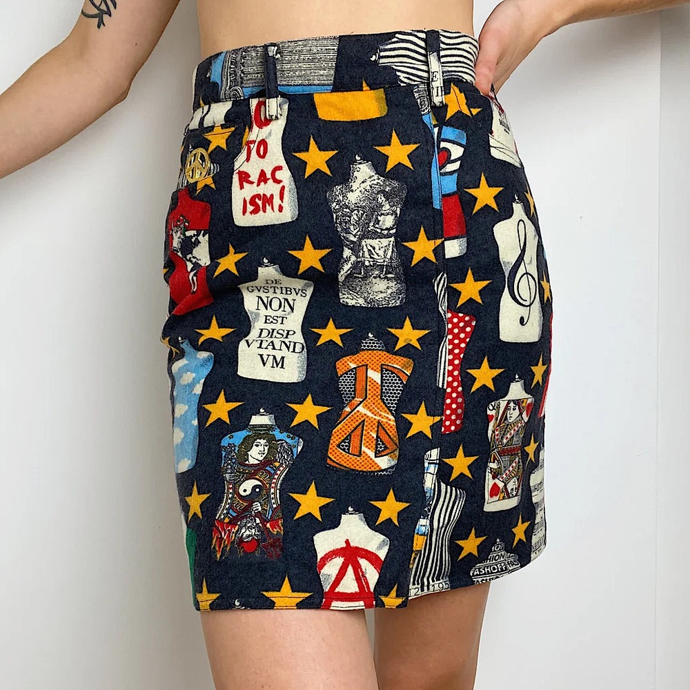 Moschino Vintage Black “No Racism” Iconic Print Mini Skirt - Picture 10 of 11